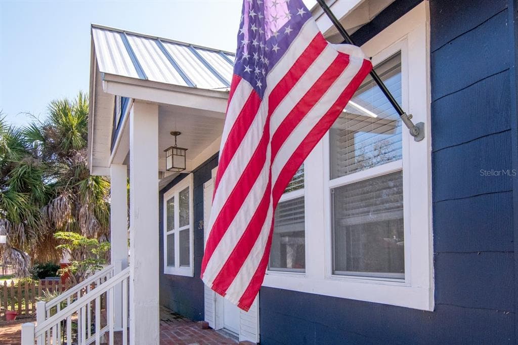 319 W LEMON STREET TARPON SPRINGS, FL 34689