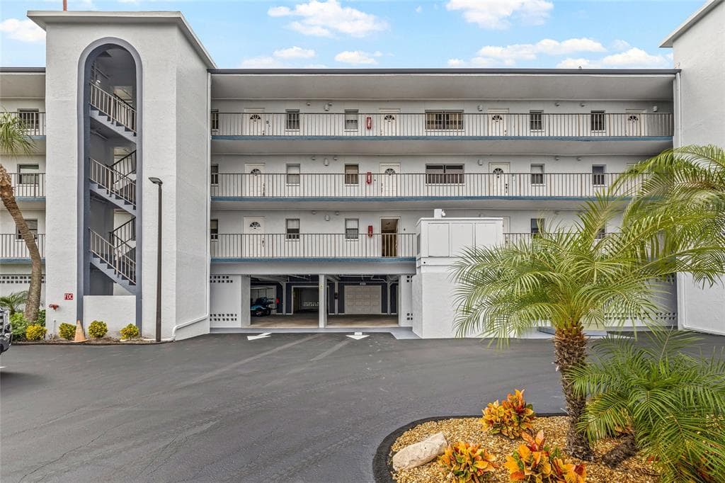 14001 GULF BOULEVARD UNIT 304 MADEIRA BEACH, FL 33708