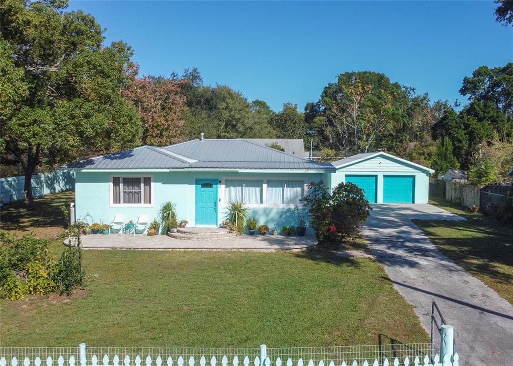 206 W SILVERTON STREET MINNEOLA, FL 34715