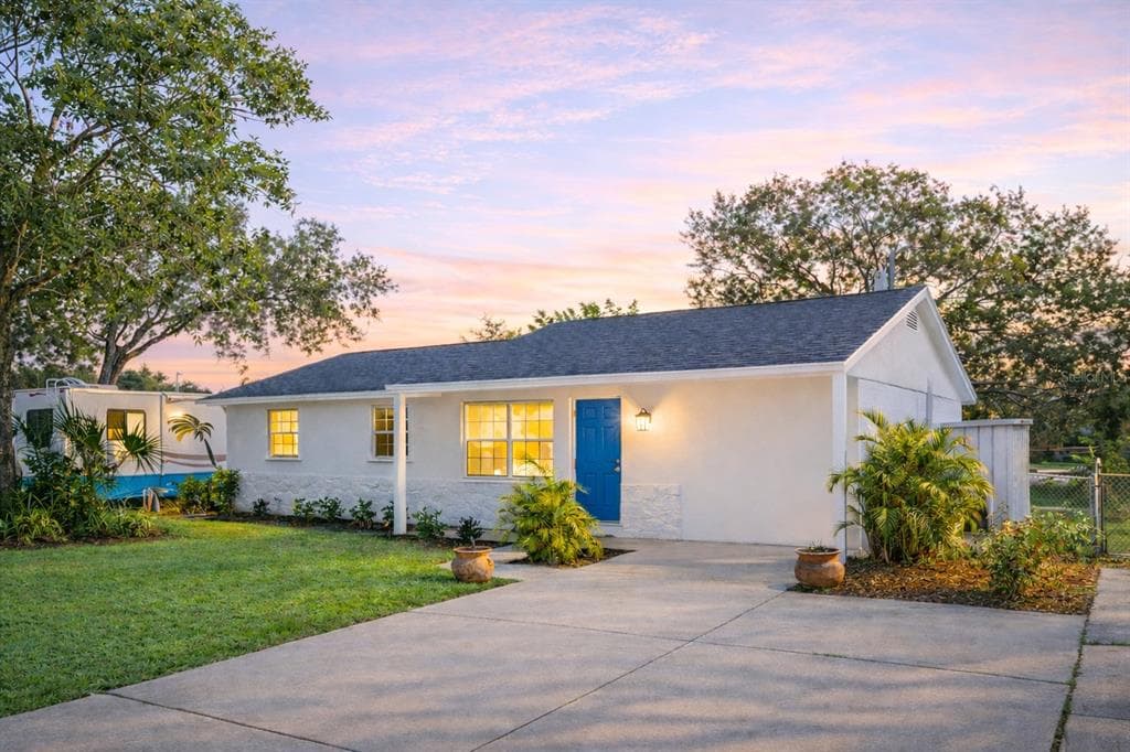 9049 ORCHID DR SEMINOLE, FL 33777