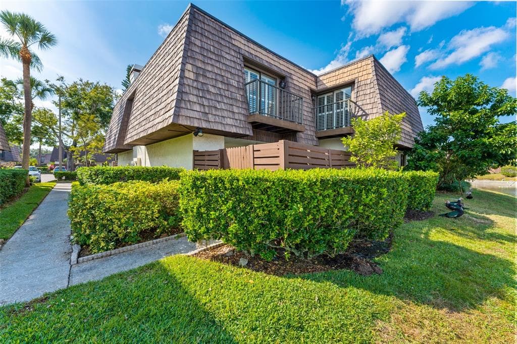15233 W POND WOODS DRIVE UNIT 404 TAMPA, FL 33618