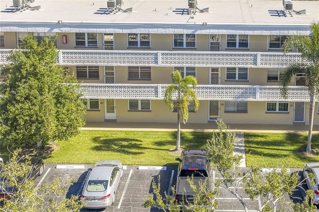 5095 BAY STREET NE UNIT 317