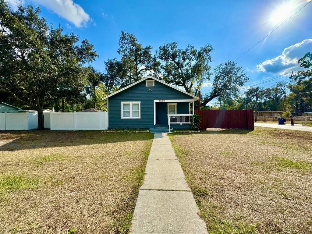1601 E MAPLE AVENUE TAMPA, FL 33604
