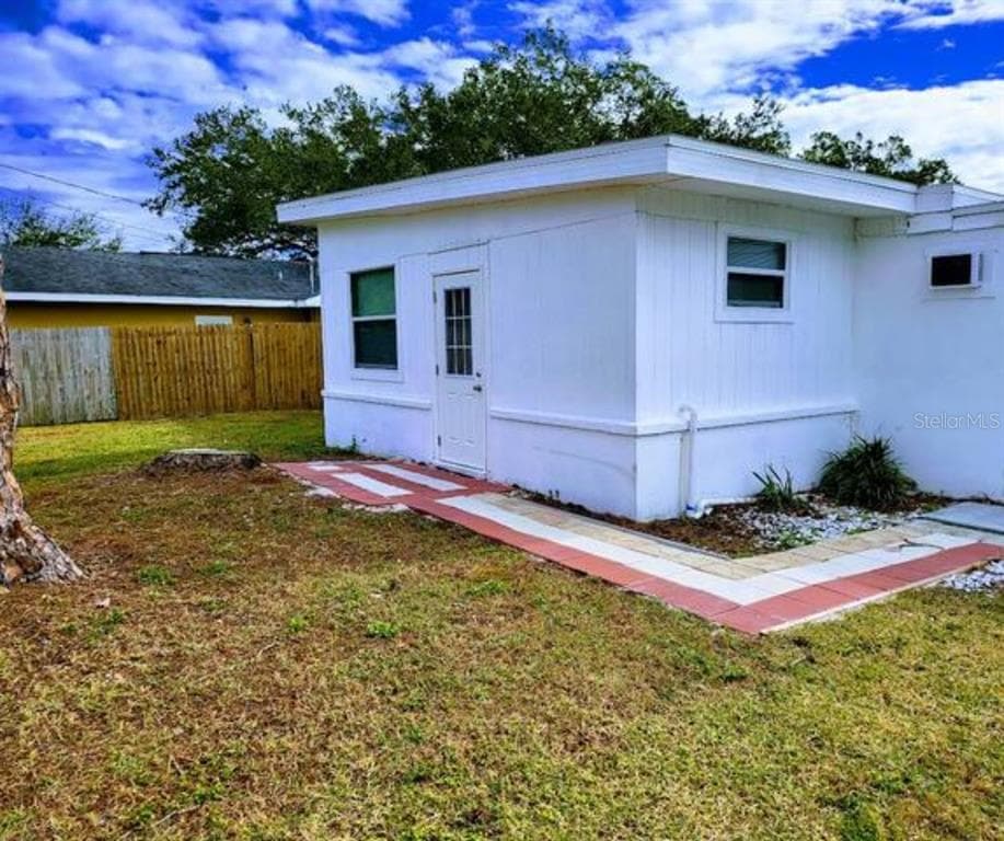 6267 HAMPTON DRIVE N UNIT B ST PETERSBURG, FL 33710