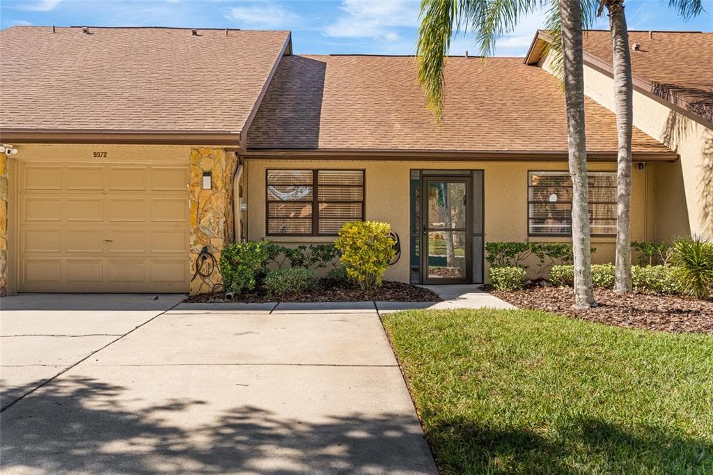9972 LAKE SEMINOLE DRIVE W LARGO, FL 33773