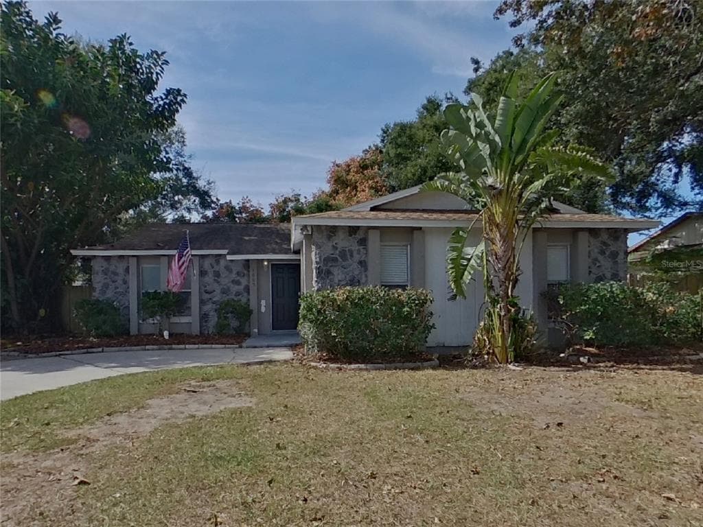 1005 PARK STREET SEFFNER, FL 33584