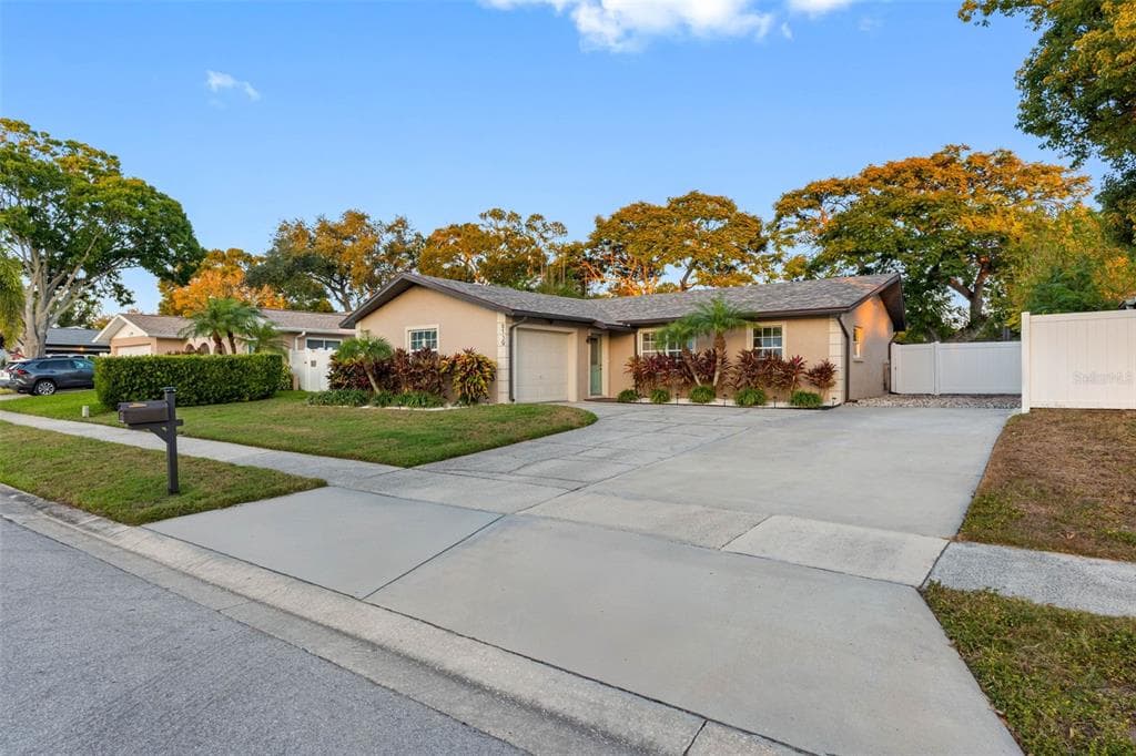 8139 129TH LANE N SEMINOLE, FL 33776