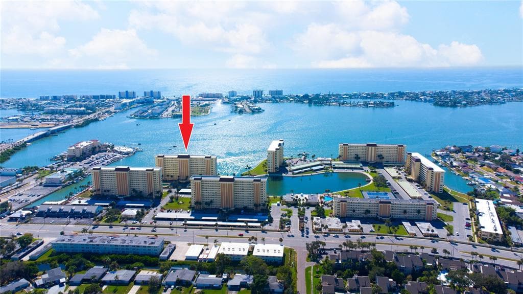 4525 COVE CIRCLE UNIT 304 ST PETERSBURG, FL 33708