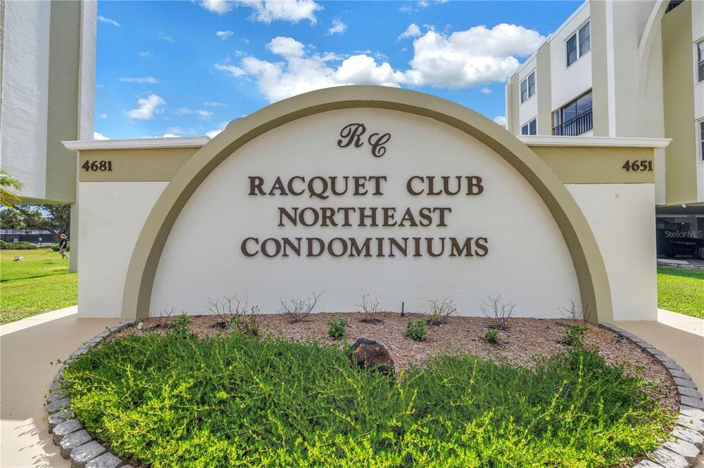4651 1ST STREET NE UNIT 402 ST PETERSBURG, FL 33703
