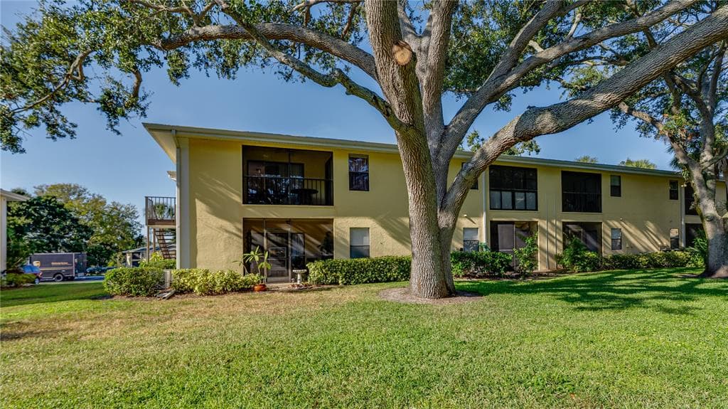 3001 58TH AVENUE S UNIT 111 ST PETERSBURG, FL 33712