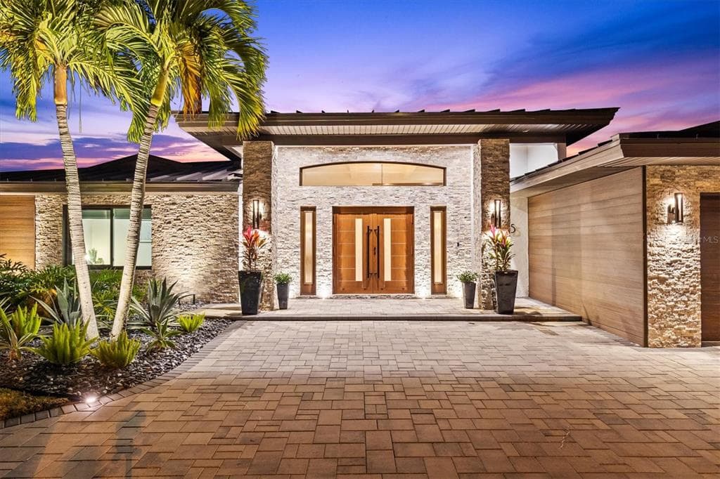 215 DRIFTWOOD LANE LARGO, FL 33770