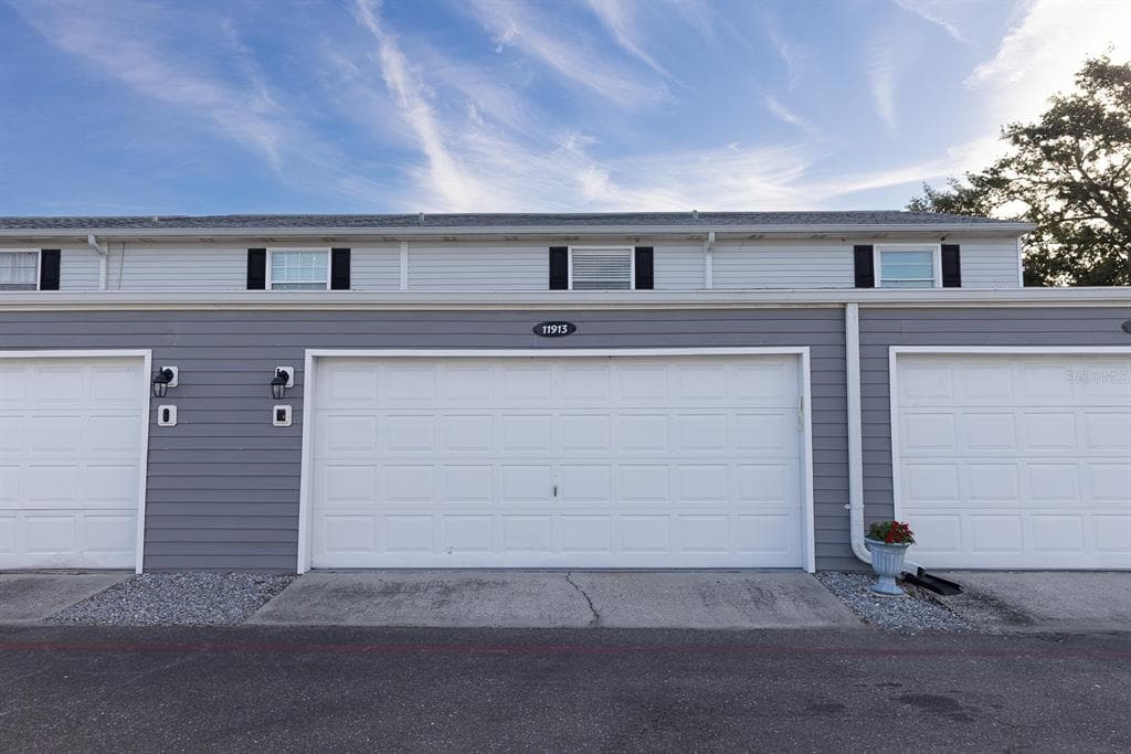 11913 CONGRESSIONAL DRIVE UNIT 11913 TAMPA, FL 33626