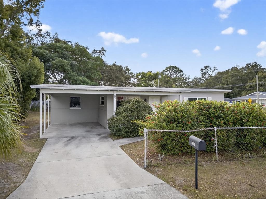 831 WOODLAWN STREET CLEARWATER, FL 33756