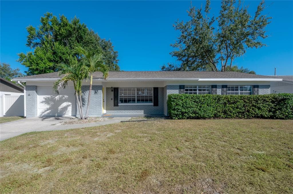 2523 LAKE ELLEN CIRCLE TAMPA, FL 33618