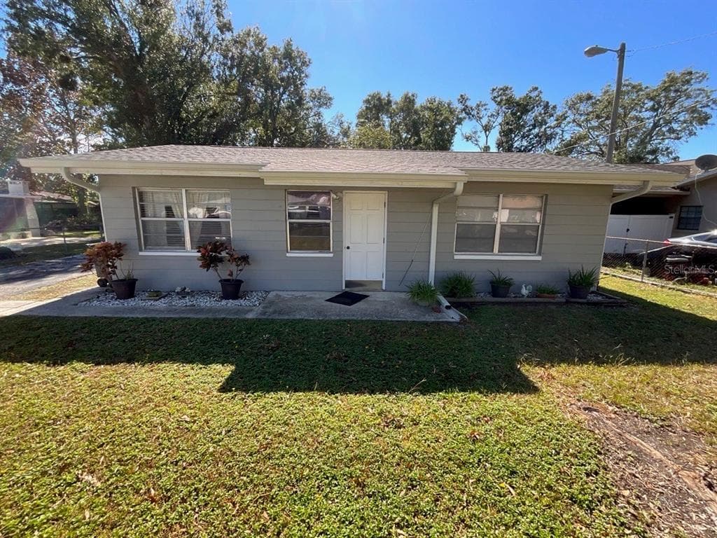 9004 W CLUSTER AVENUE TAMPA, FL 33615