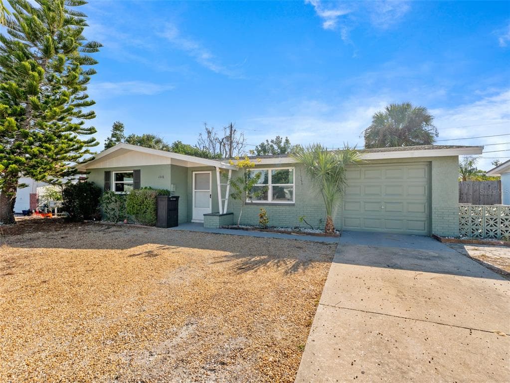 4848 PICTURE AVENUE HOLIDAY, FL 34690