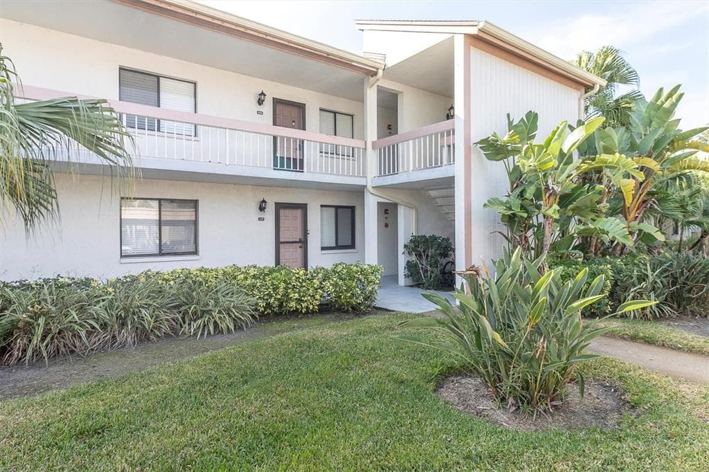 108 LAKEVIEW PLACE UNIT 108 OLDSMAR, FL 34677