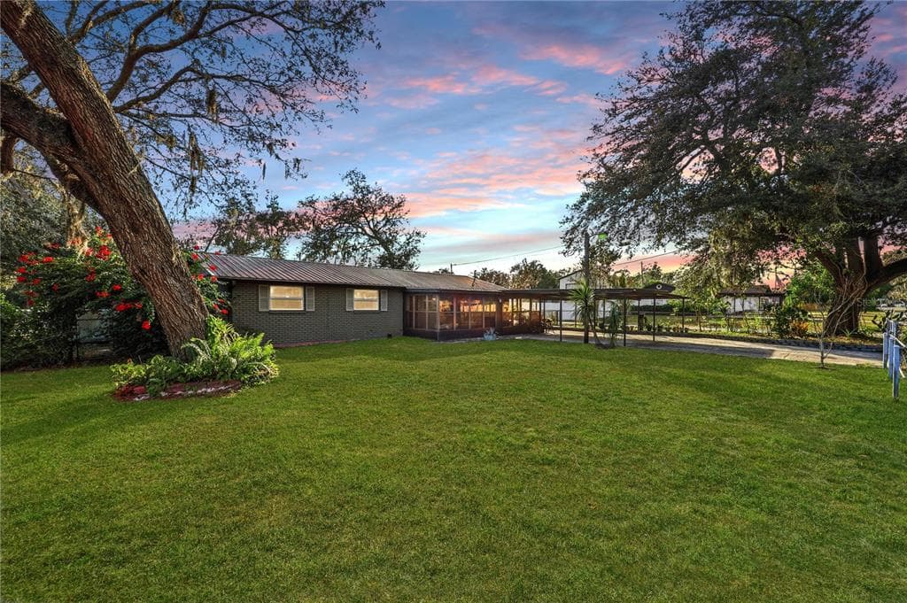 12031 E OLD HILLSBOROUGH AVENUE SEFFNER, FL 33584