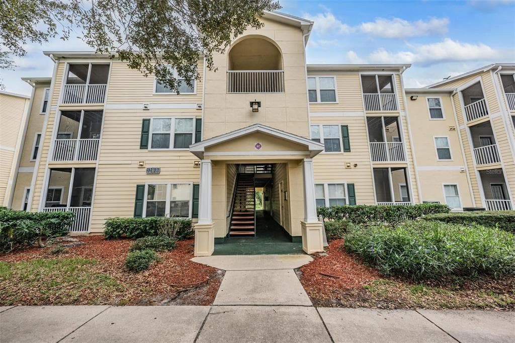 18119 BRIDLE CLUB DRIVE TAMPA, FL 33647