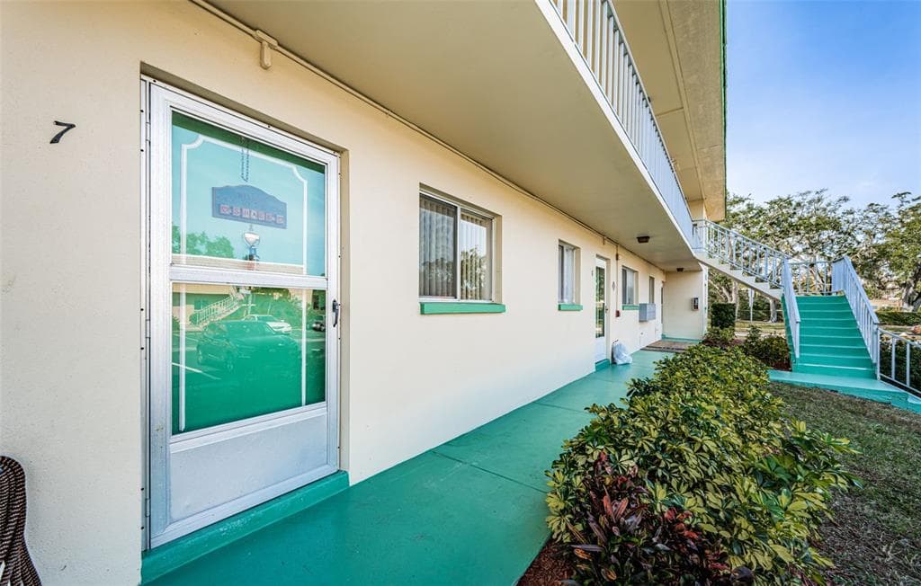 2001 GREENBRIAR BOULEVARD UNIT 7 CLEARWATER, FL 33763