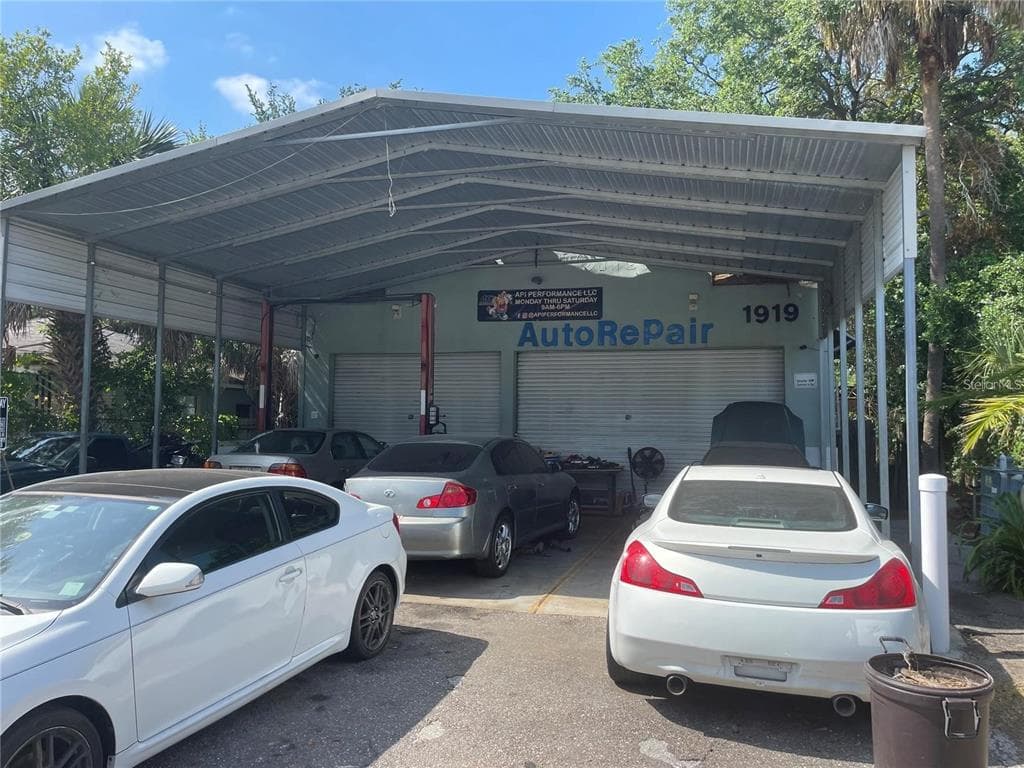 1919 W SAINT JOSEPH STREET TAMPA, FL 33607