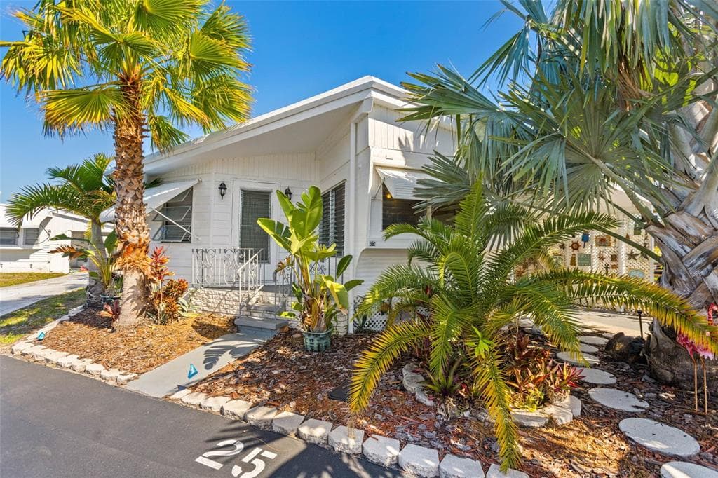 4851 W GANDY BOULEVARD UNIT B2L25 TAMPA, FL 33611