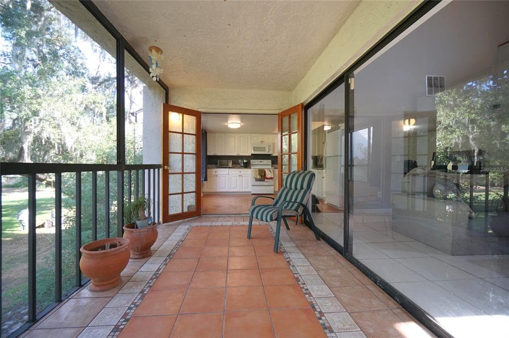 5154 PURITAN CIRCLE UNIT 1222 TAMPA, FL 33617