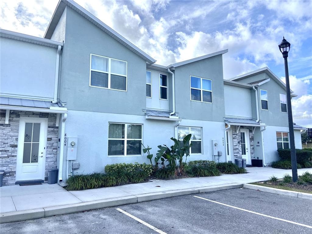 8004 FORMOSA VALLEY PLACE KISSIMMEE, FL 34747
