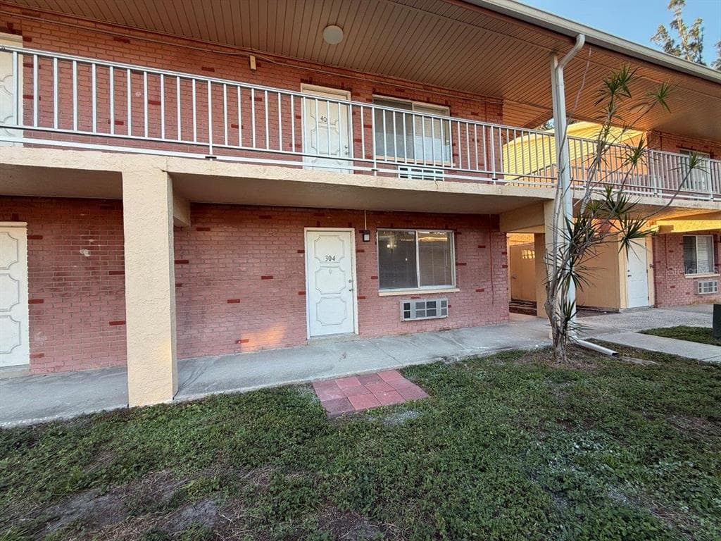 3301 58TH AVENUE S UNIT 304 ST PETERSBURG, FL 33712
