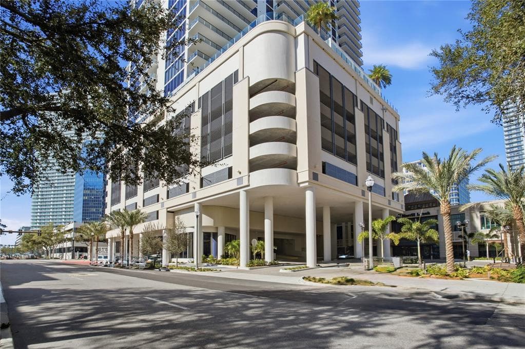 275 1ST AVENUE S UNIT 2107 ST PETERSBURG, FL 33701