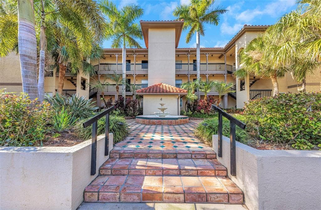 2400 FEATHER SOUND DRIVE UNIT 423 CLEARWATER, FL 33762