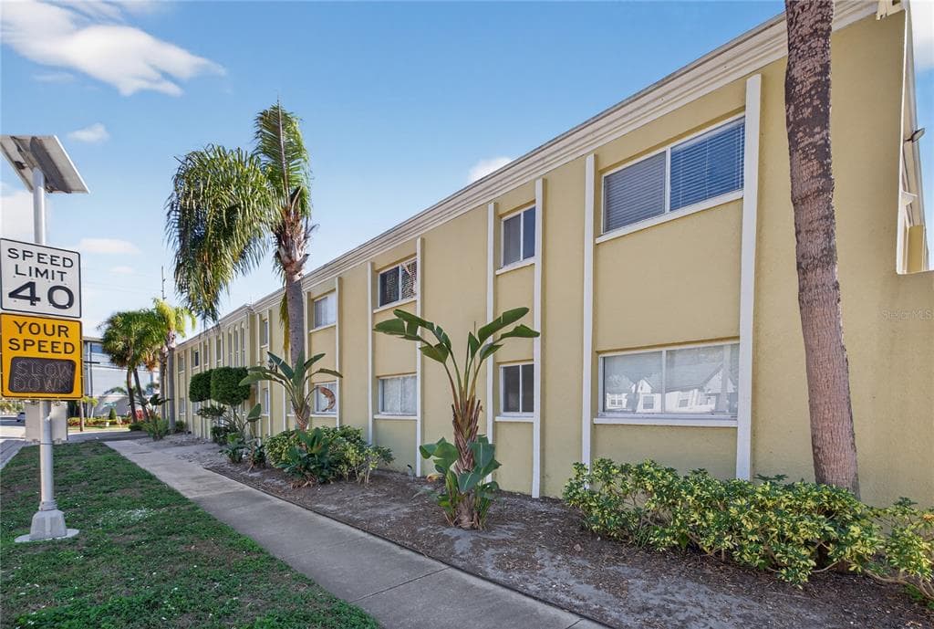 3206 W AZEELE STREET UNIT 218 TAMPA, FL 33609