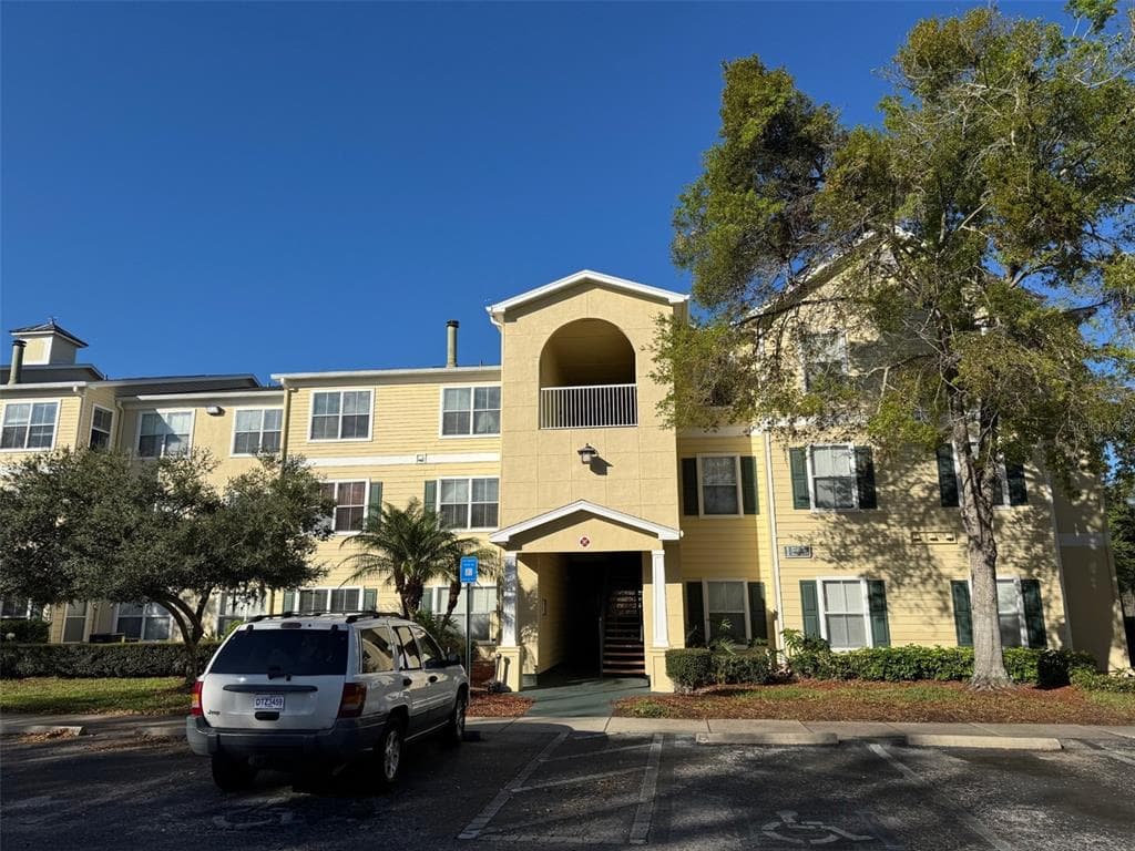 18575 BRIDLE CLUB DRIVE TAMPA, FL 33647