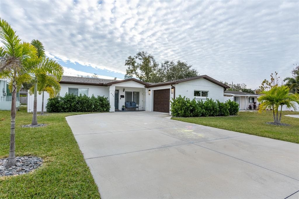 420 42ND AVENUE NE ST PETERSBURG, FL 33703