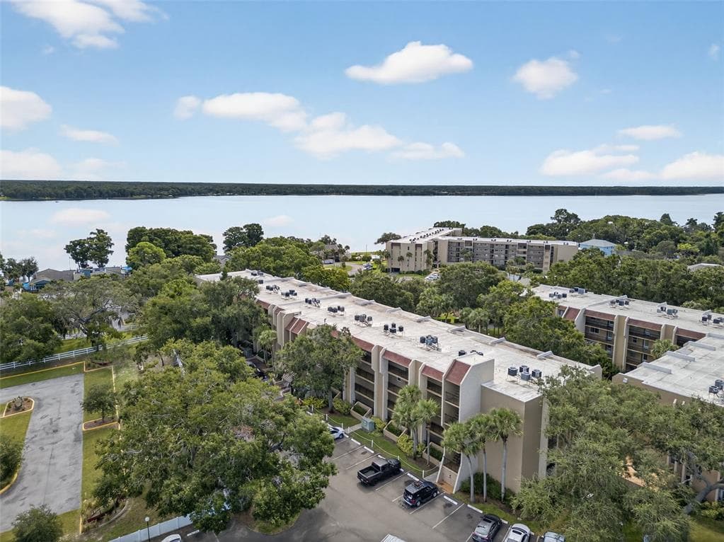 90 S HIGHLAND AVENUE UNIT 304 TARPON SPRINGS, FL 34689