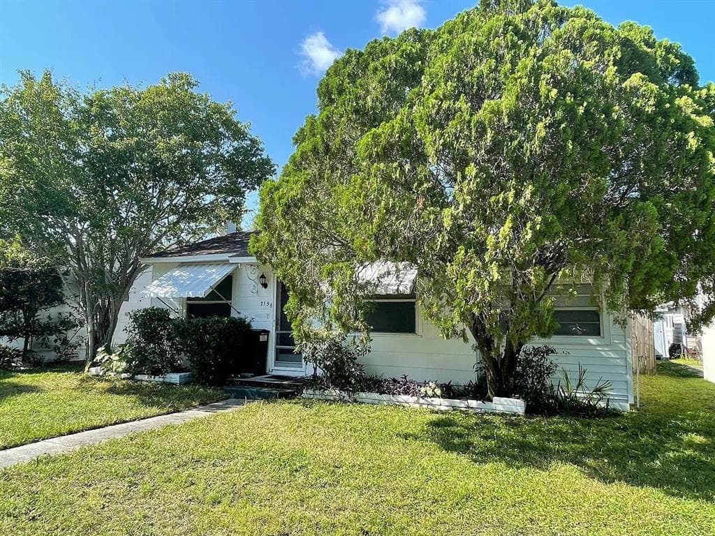 715 51ST AVENUE N ST PETERSBURG, FL 33703
