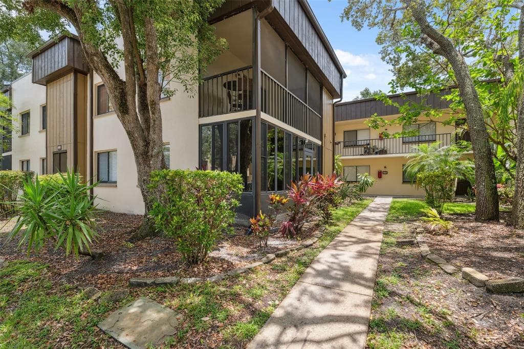 11809 RAINTREE LAKE LANE UNIT A TAMPA, FL 33617
