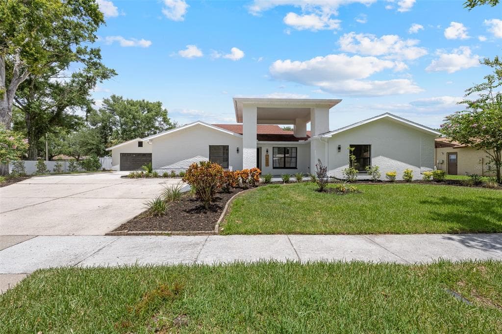14043 WOLCOTT DRIVE TAMPA, FL 33624