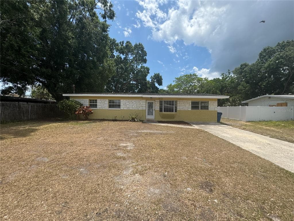 438 COUNTRY CLUB DRIVE OLDSMAR, FL 34677