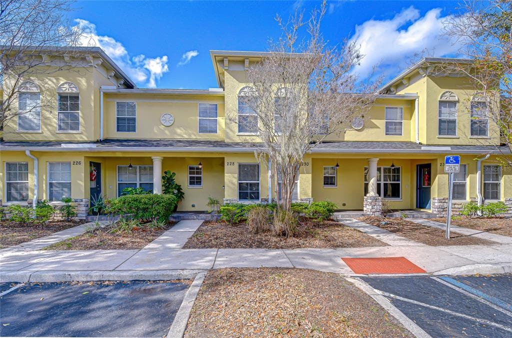 228 HARDCASTLE PLACE VALRICO, FL 33594
