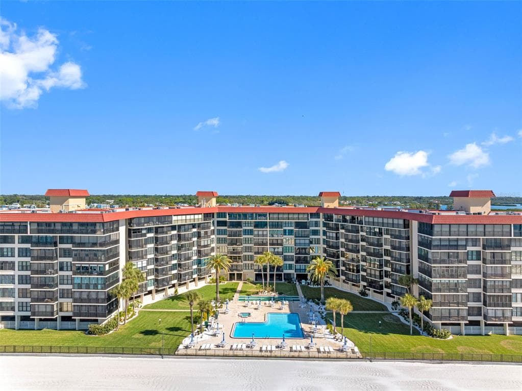 18304 GULF BOULEVARD UNIT 417 REDINGTON SHORES, FL 33708