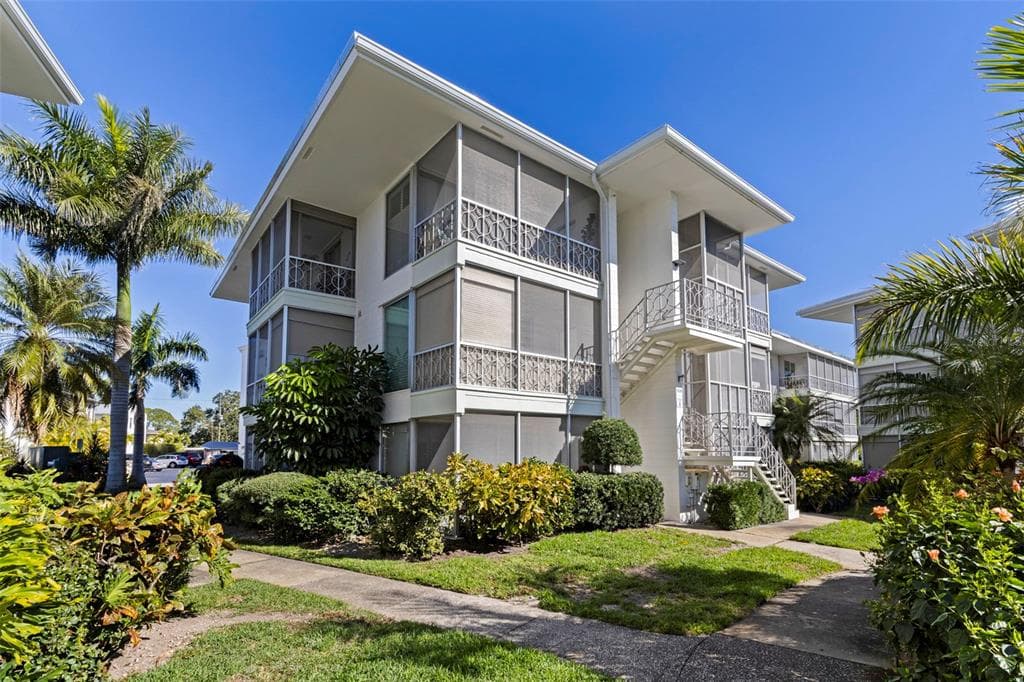 1036 NORTH SHORE DRIVE NE UNIT 1