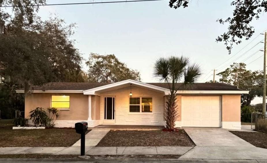 831 VIRGINIA AVENUE TARPON SPRINGS, FL 34689