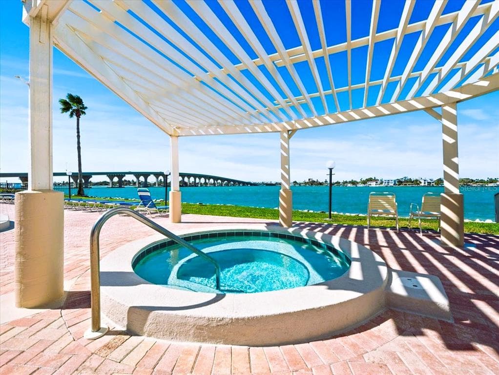 6279 SUN BOULEVARD UNIT 201 ST PETERSBURG, FL 33715