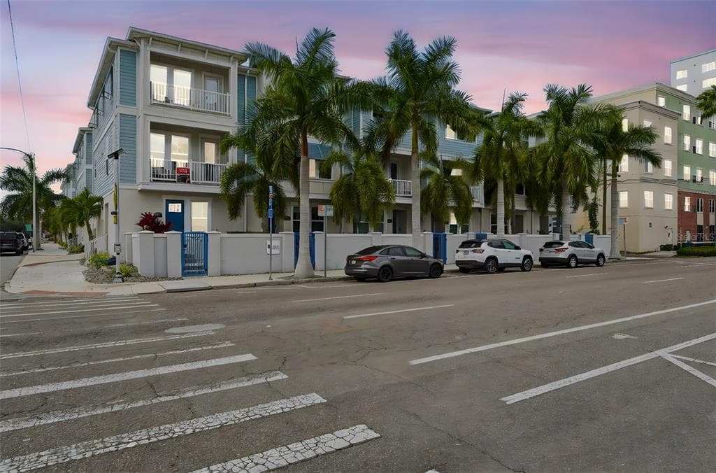 262 8TH STREET N