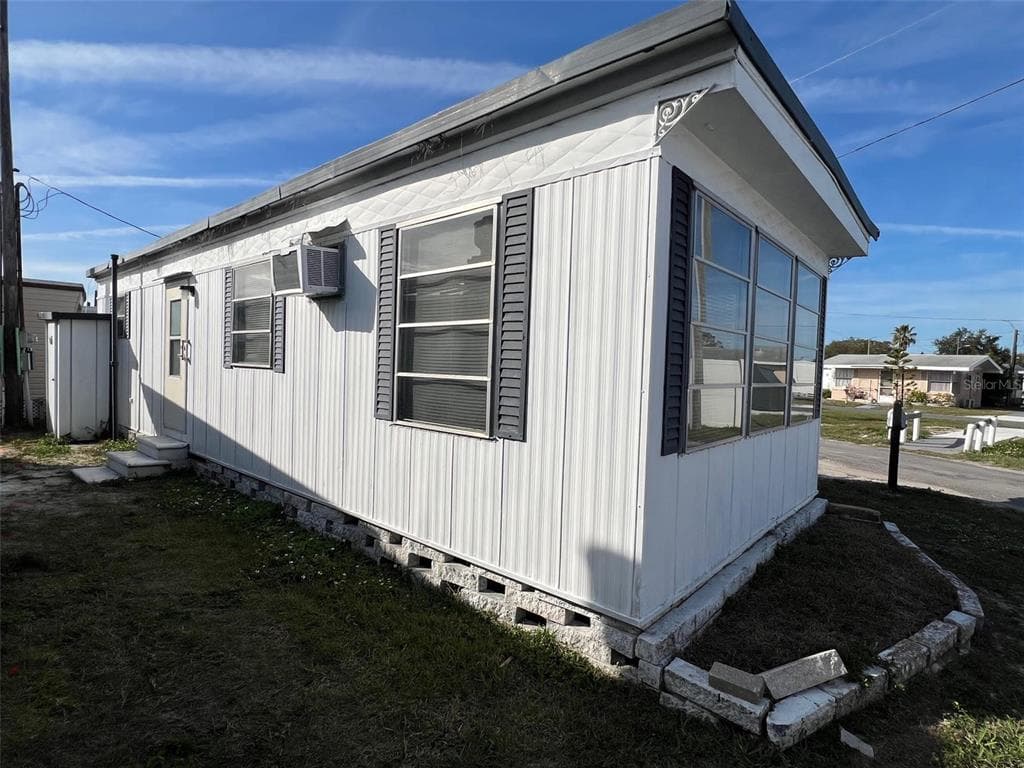 12674 SEMINOLE BOULEVARD UNIT M1 LARGO, FL 33778