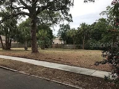 627 35TH AVENUE S ST PETERSBURG, FL 33705