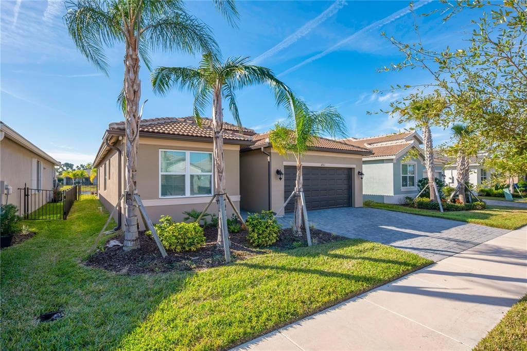 4911 SIENNA ISLES AVENUE WIMAUMA, FL 33598