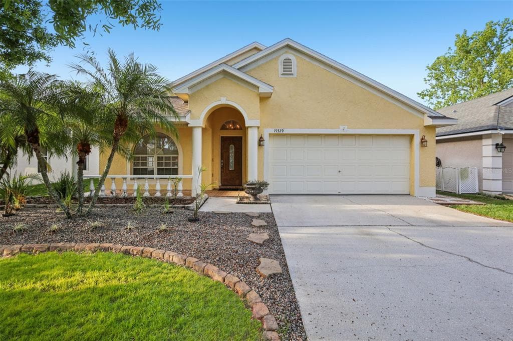 19329 GARDEN QUILT CIRCLE LUTZ, FL 33558