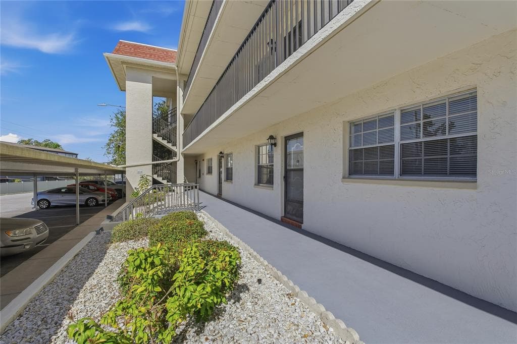 1375 DOOLITTLE LANE UNIT 103 DUNEDIN, FL 34698